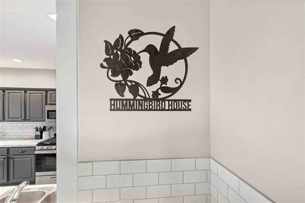 701 Sw Maidstone Ave - Photo 5 of 35