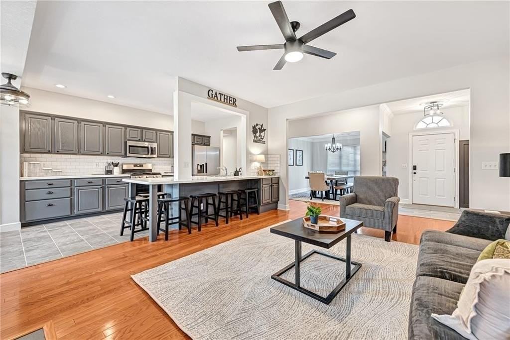 701 Sw Maidstone Ave - Photo 7 of 35