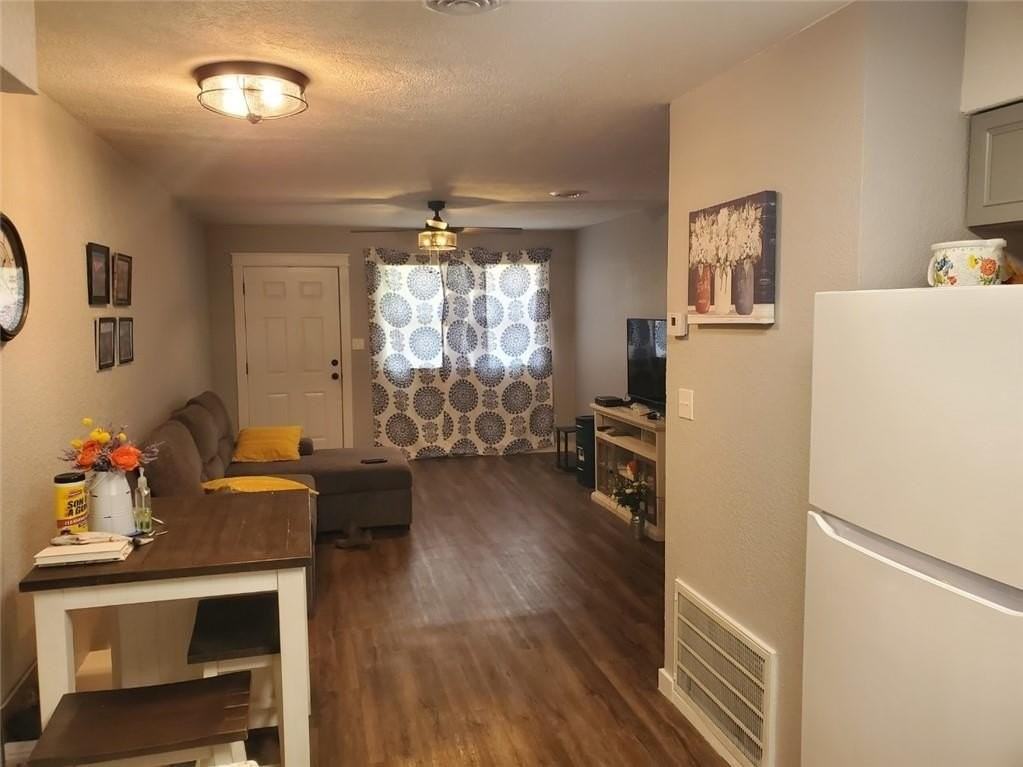 722 S Oak Hill St - Photo 4 of 8