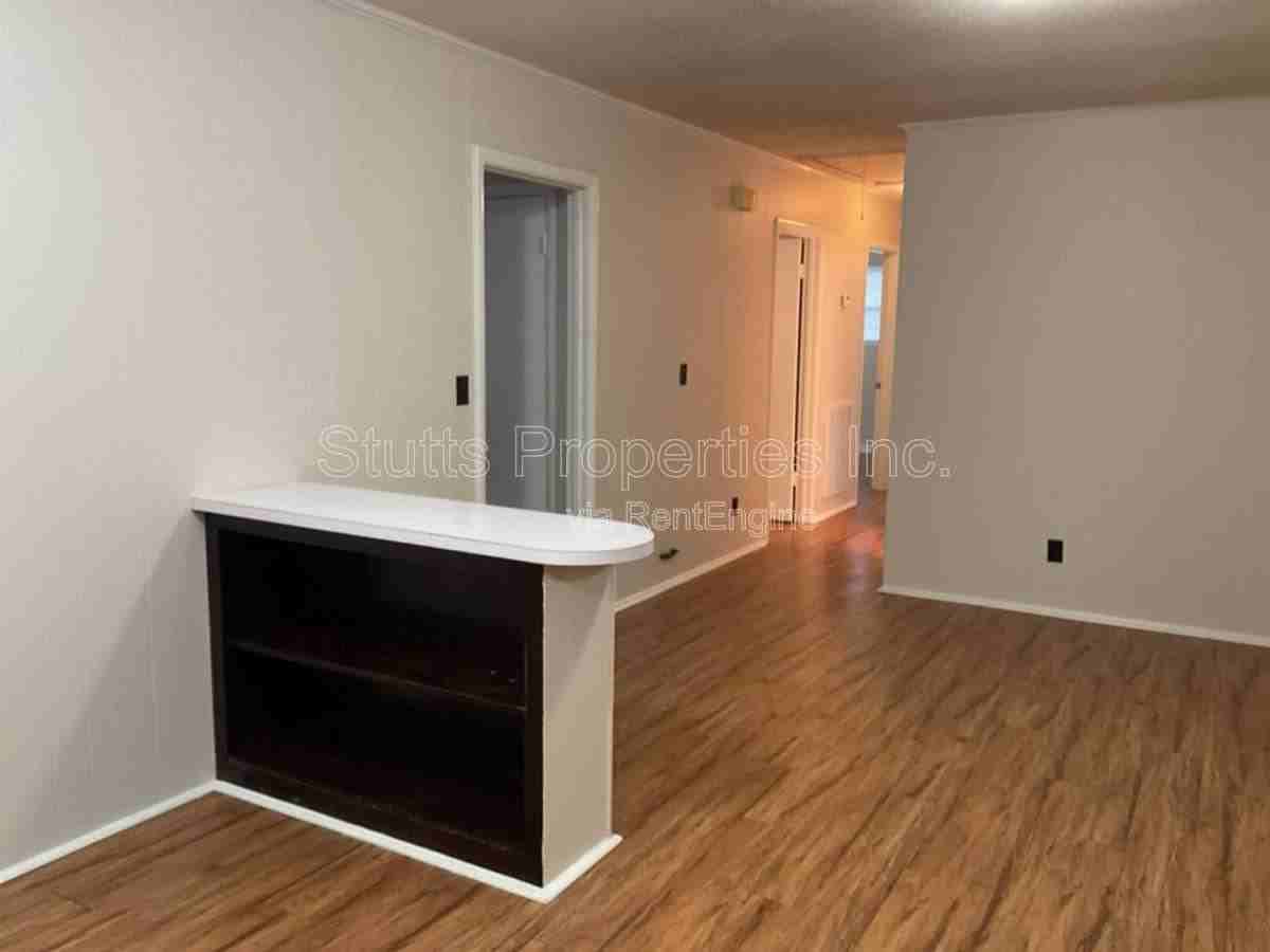 2511 Evergreen Ave - Photo 4 of 10