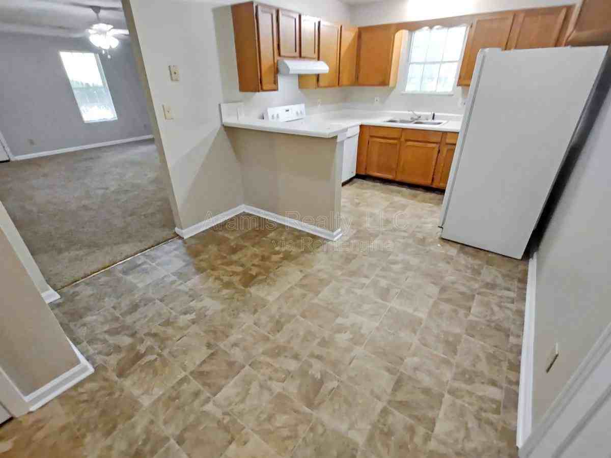 117 Oriole Dr - Photo 3 of 10