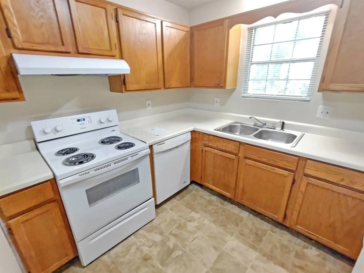 117 Oriole Dr - Photo 4 of 10