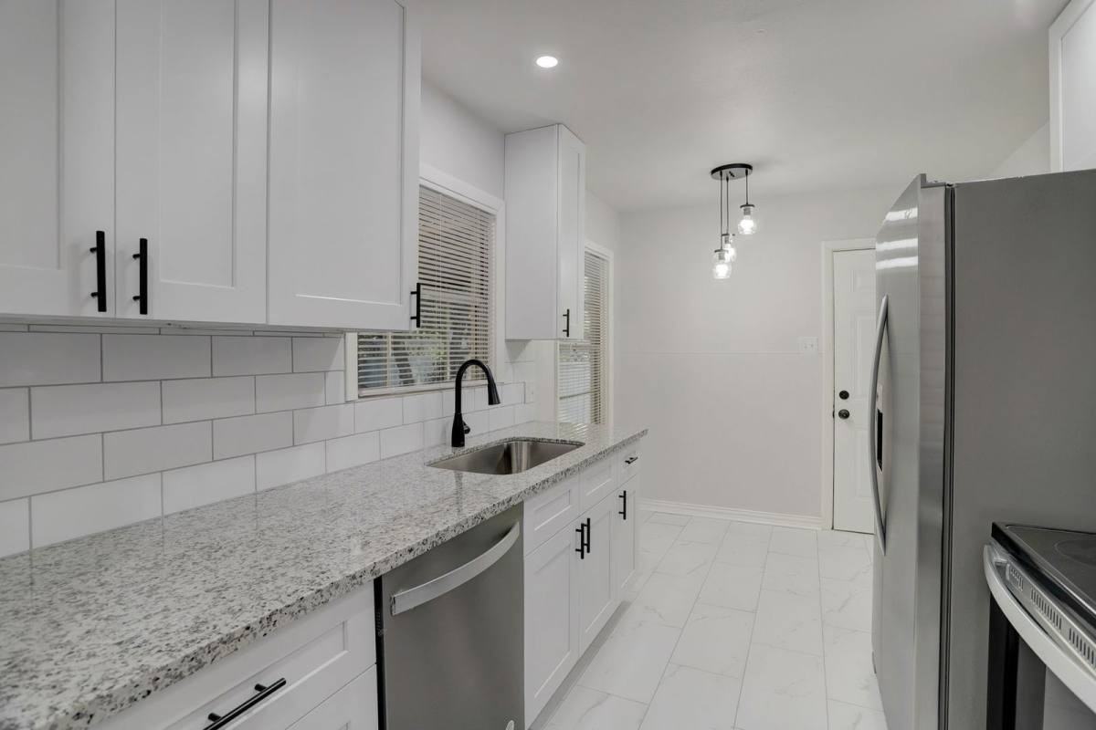 1009 15th Avenue North - Photo 2 of 10