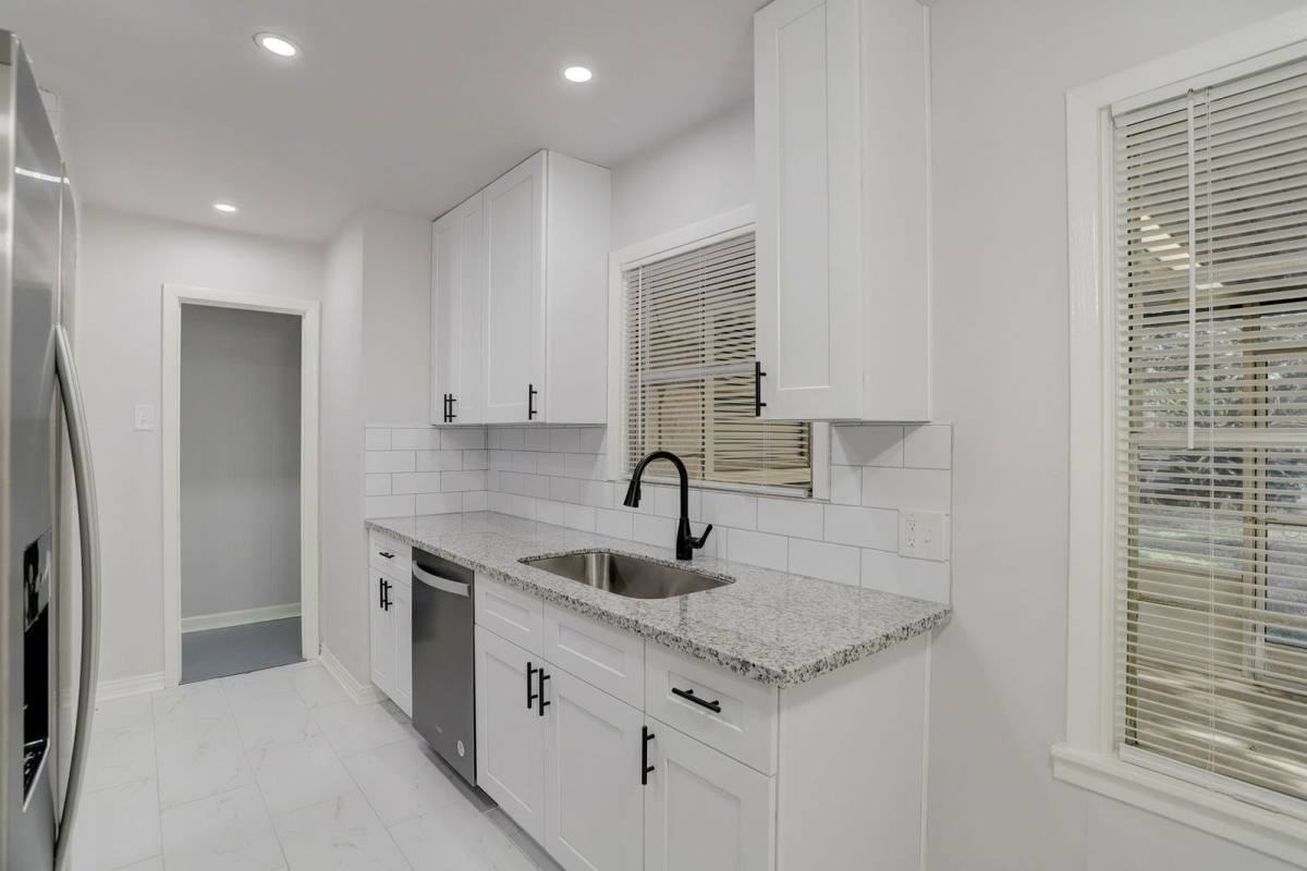 1009 15th Avenue North - Photo 3 of 10