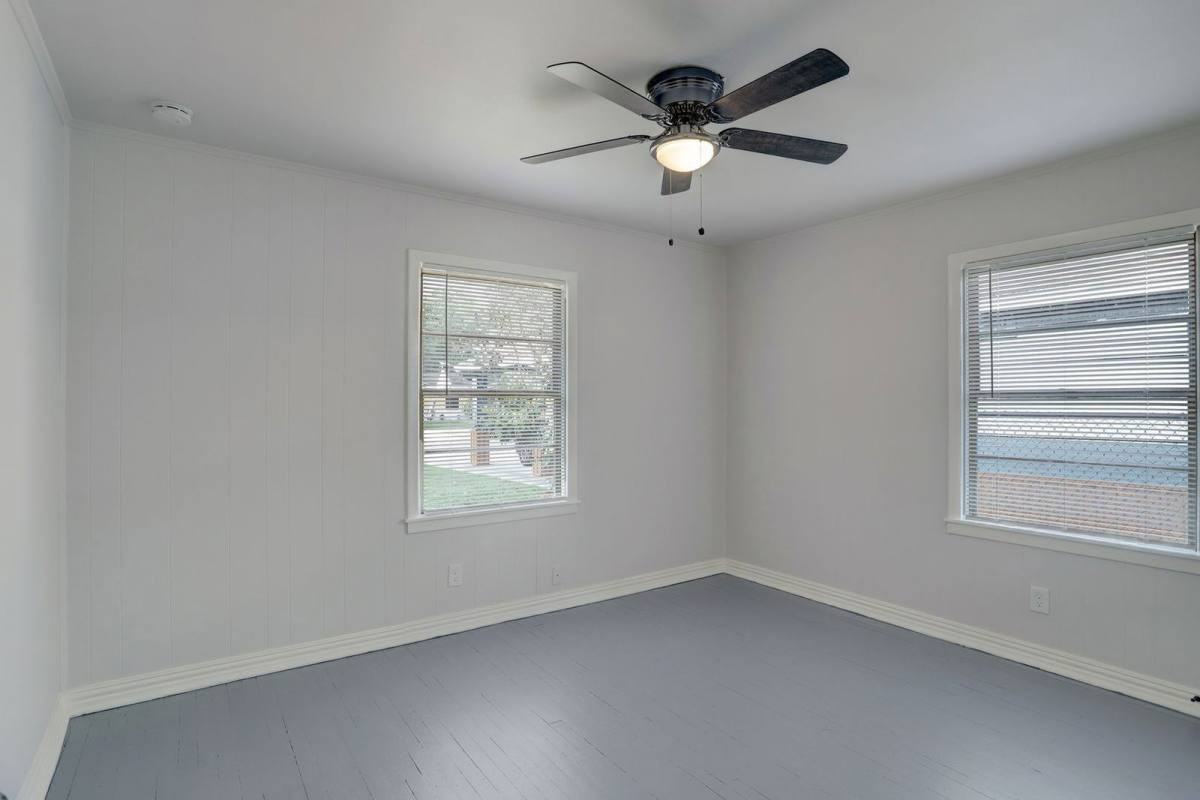 1009 15th Avenue North - Photo 4 of 10