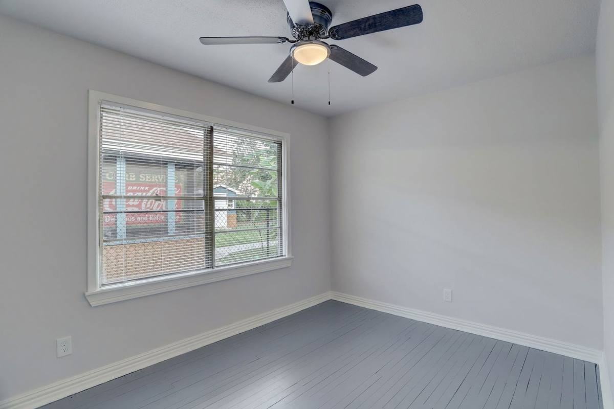 1009 15th Avenue North - Photo 6 of 10