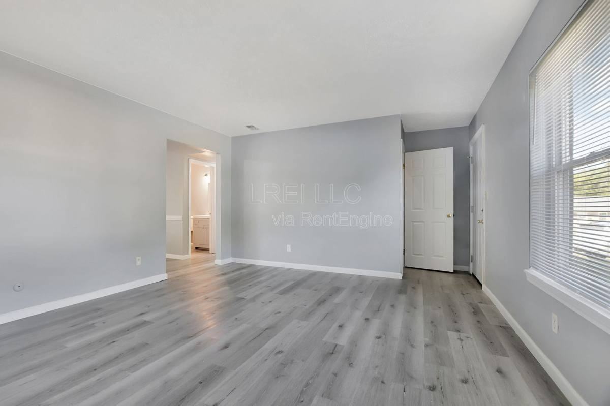 817 Lancelot Ct - Photo 2 of 10