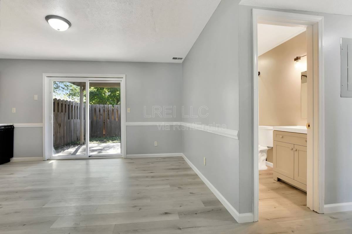 817 Lancelot Ct - Photo 3 of 10