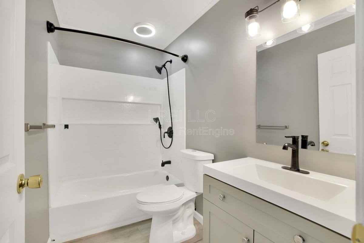 817 Lancelot Ct - Photo 5 of 10