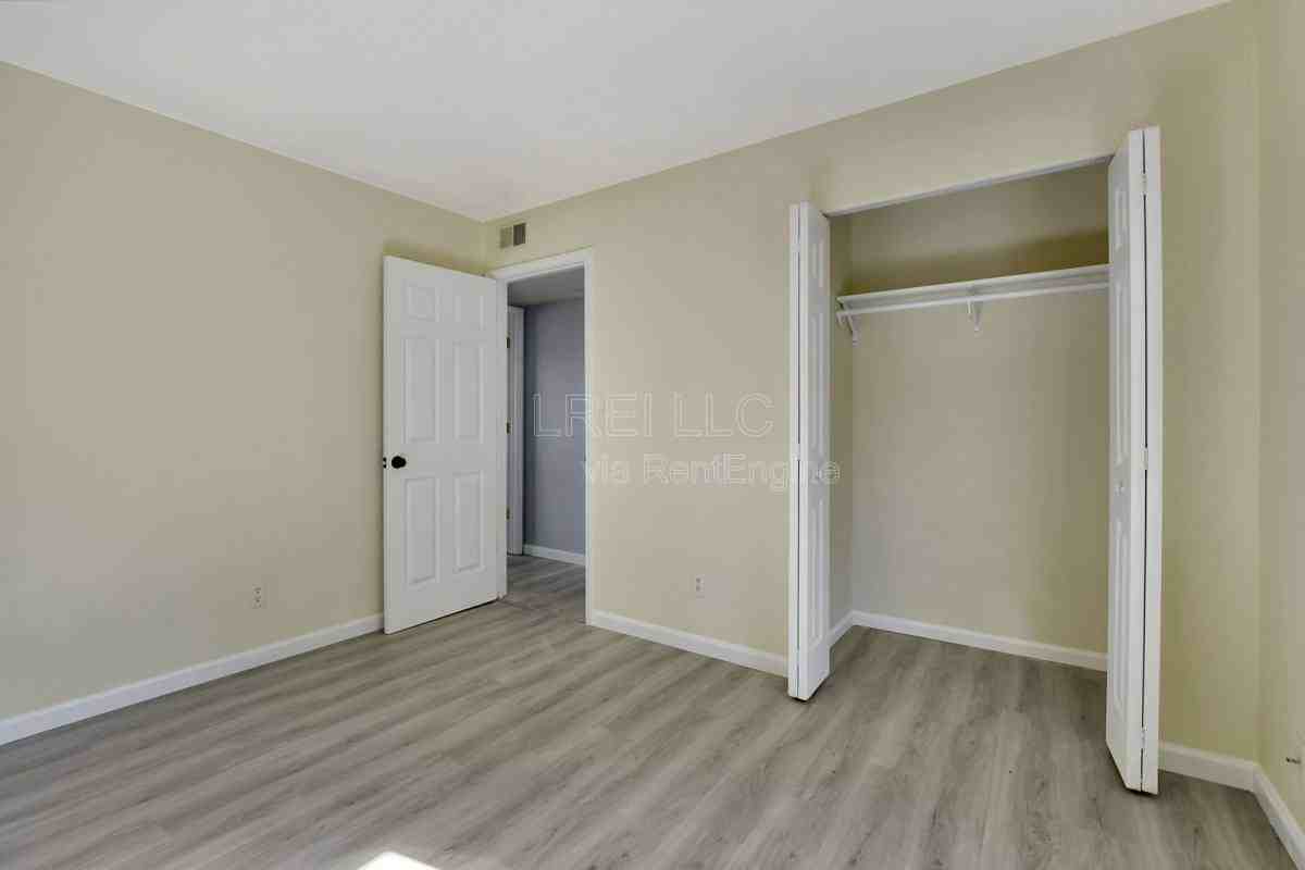 817 Lancelot Ct - Photo 7 of 10