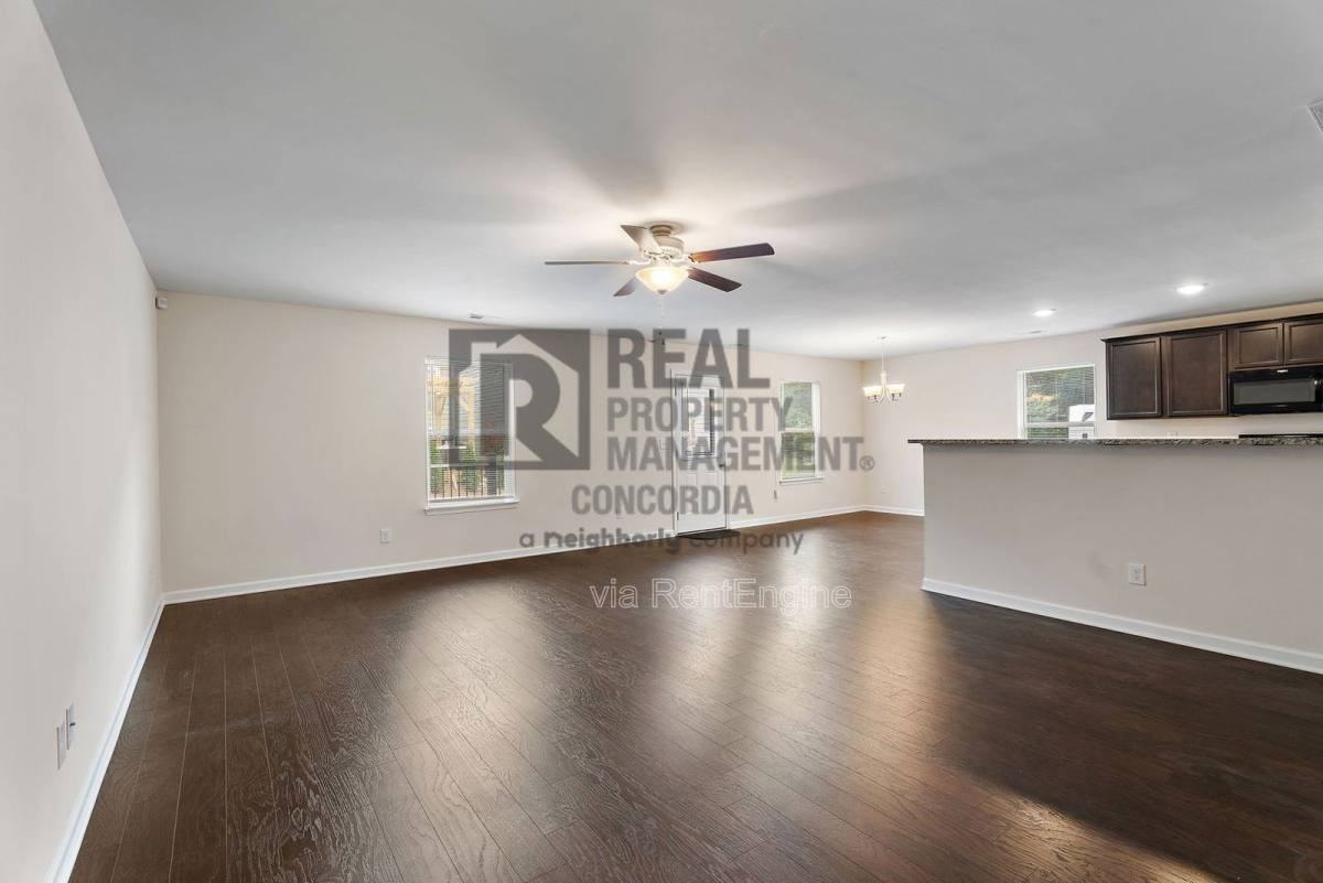 317 Sportsman Drive - Photo 4 of 10