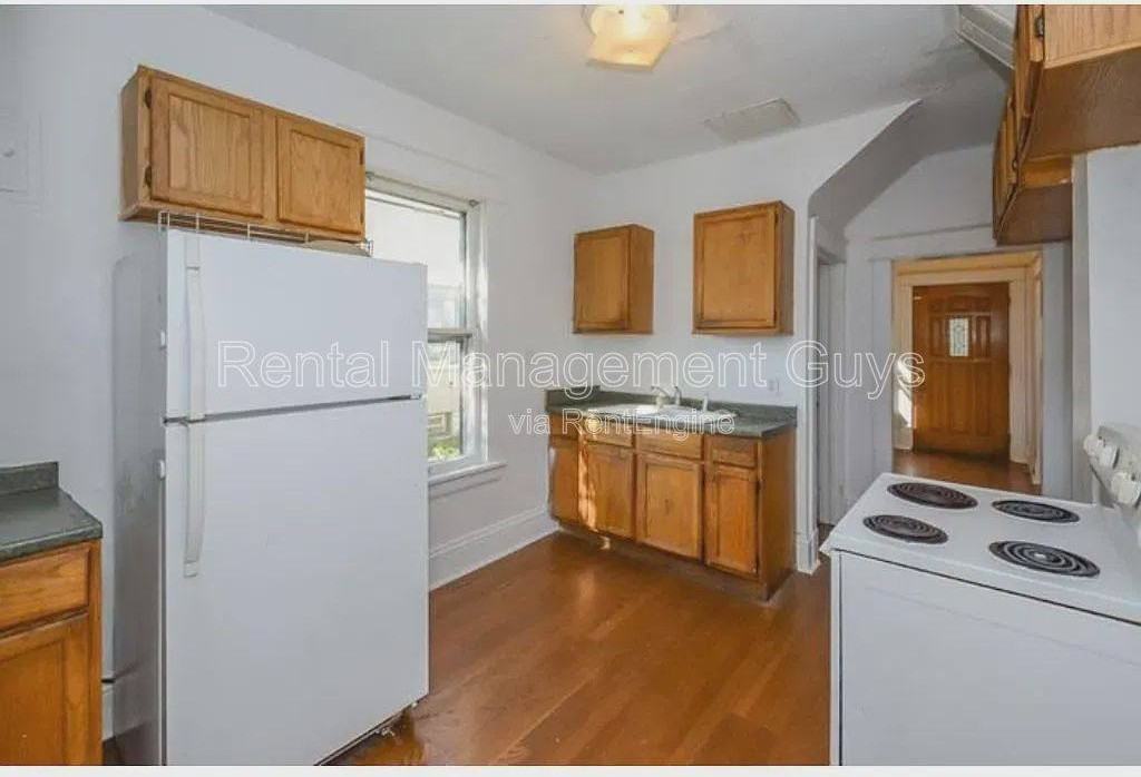 650 Central Ave W - Photo 3 of 10