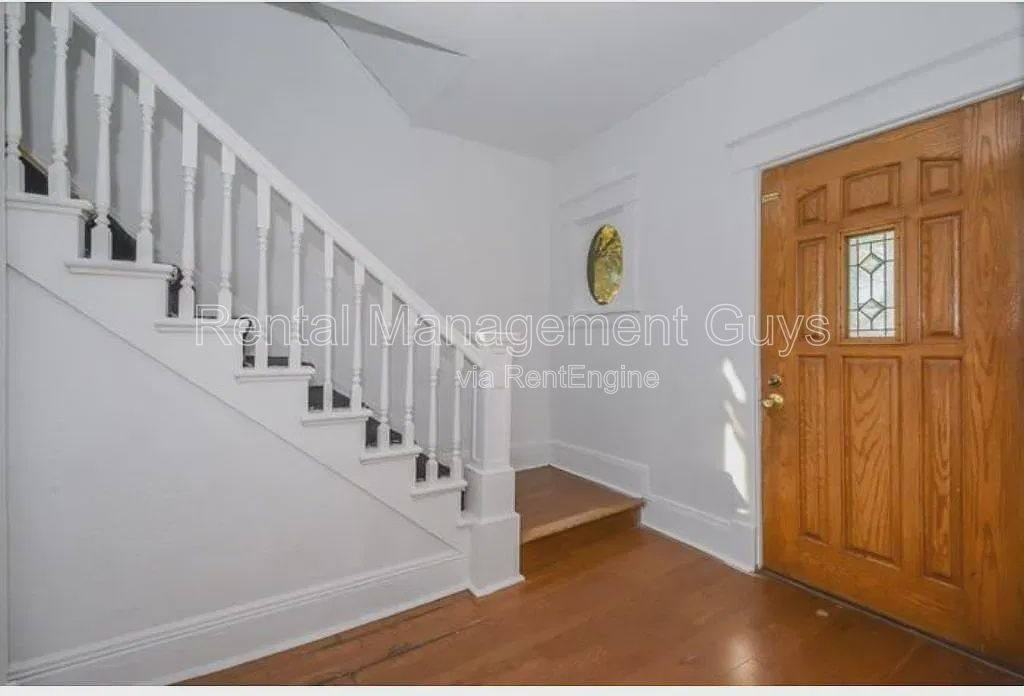 650 Central Ave W - Photo 4 of 10