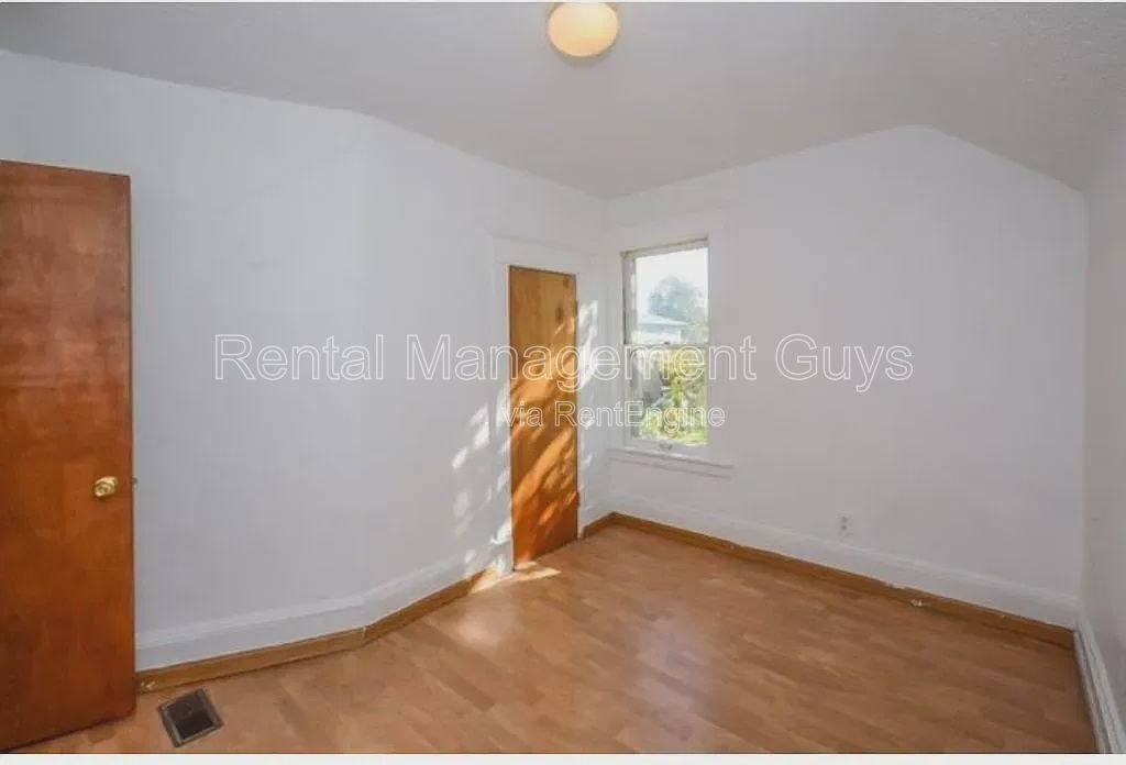 650 Central Ave W - Photo 7 of 10