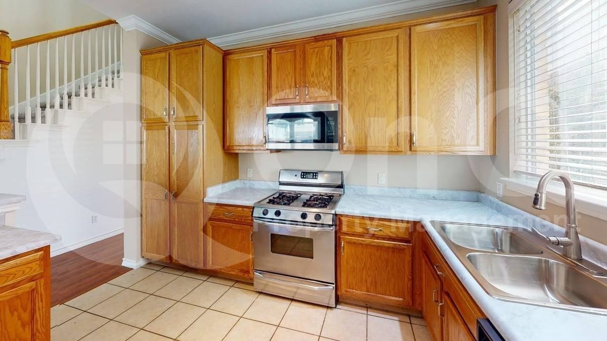 1716 Rosenborough Lane South - Photo 4 of 10