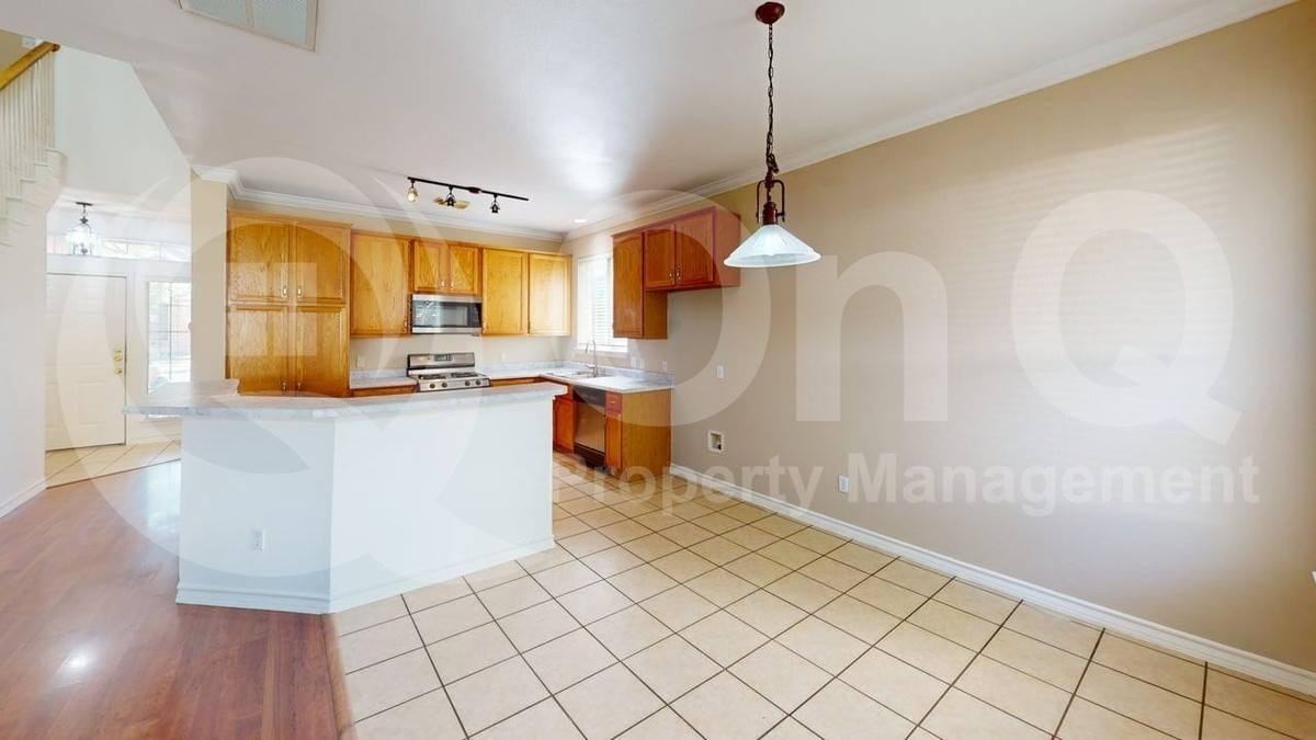 1716 Rosenborough Lane South - Photo 5 of 10