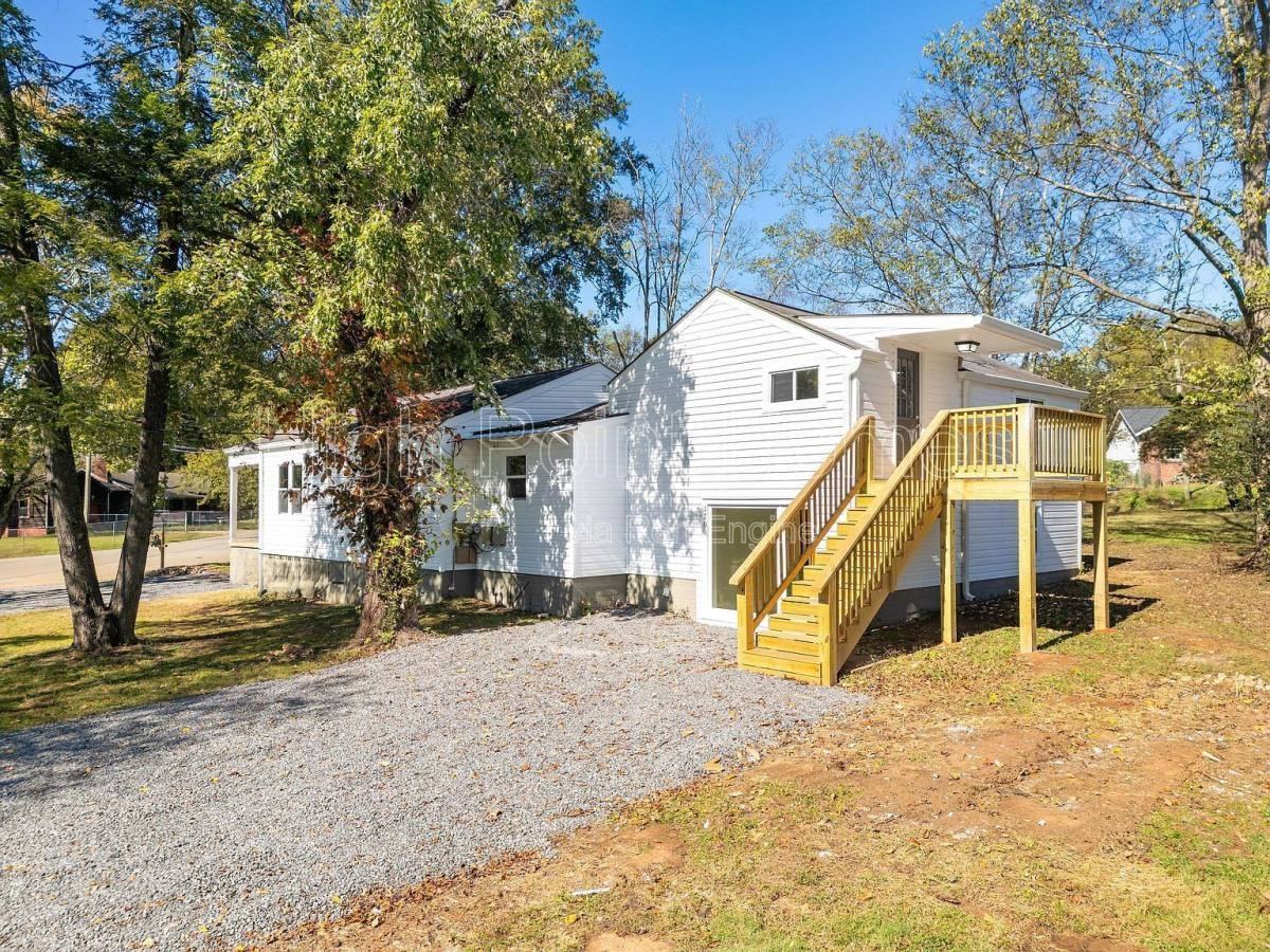 1201 East 32nd Street #B - Photo 3 of 10