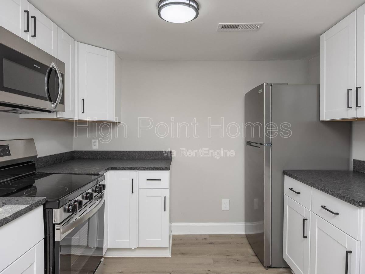 1201 East 32nd Street #B - Photo 7 of 10