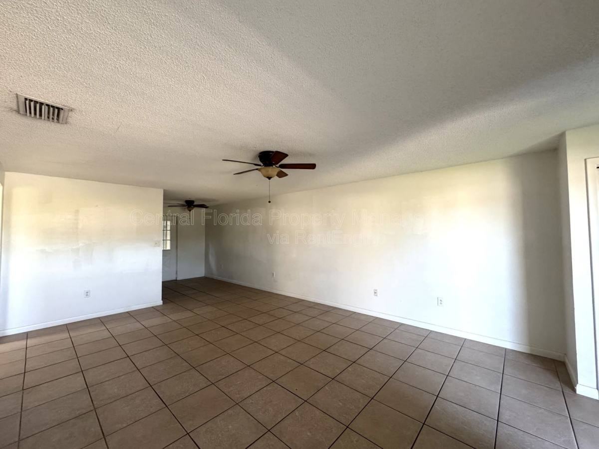 2316 Bryan St - Photo 3 of 10