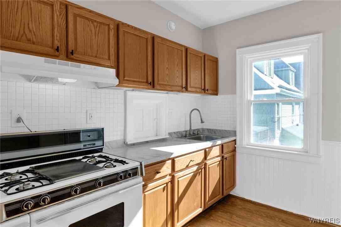 146 Lancaster Ave - Photo 4 of 25