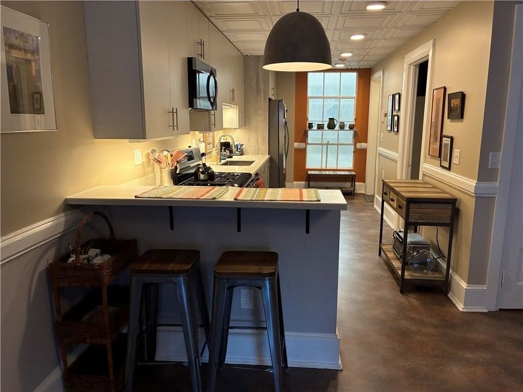 136 E State St - Photo 5 of 38