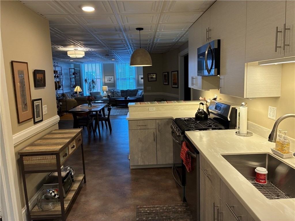 136 E State St - Photo 6 of 38