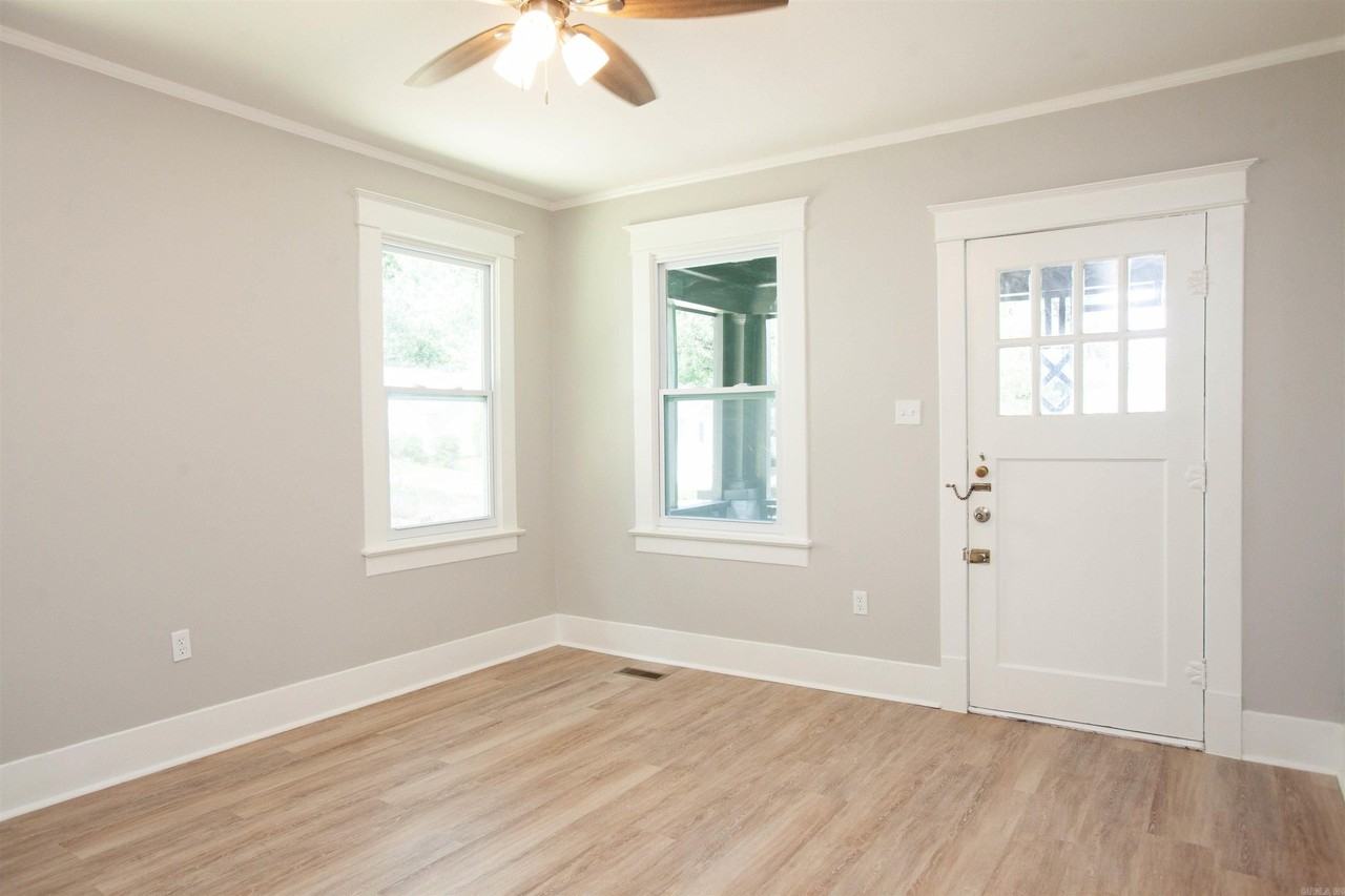 116 Beechwood St - Photo 4 of 18