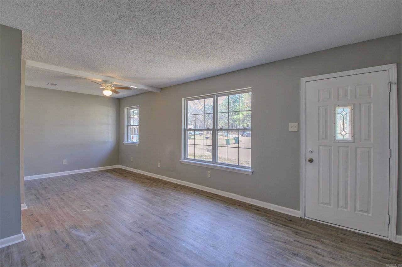 3301 Green Dr - Photo 4 of 15