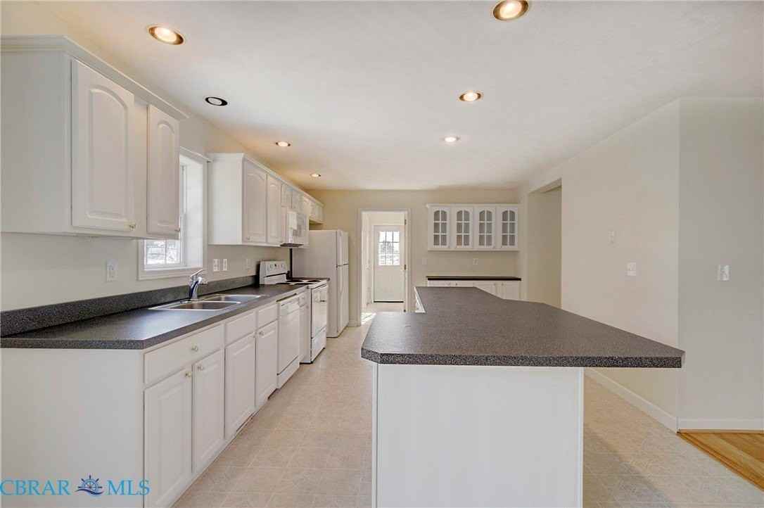 9469 Glass Road - Photo 7 of 22