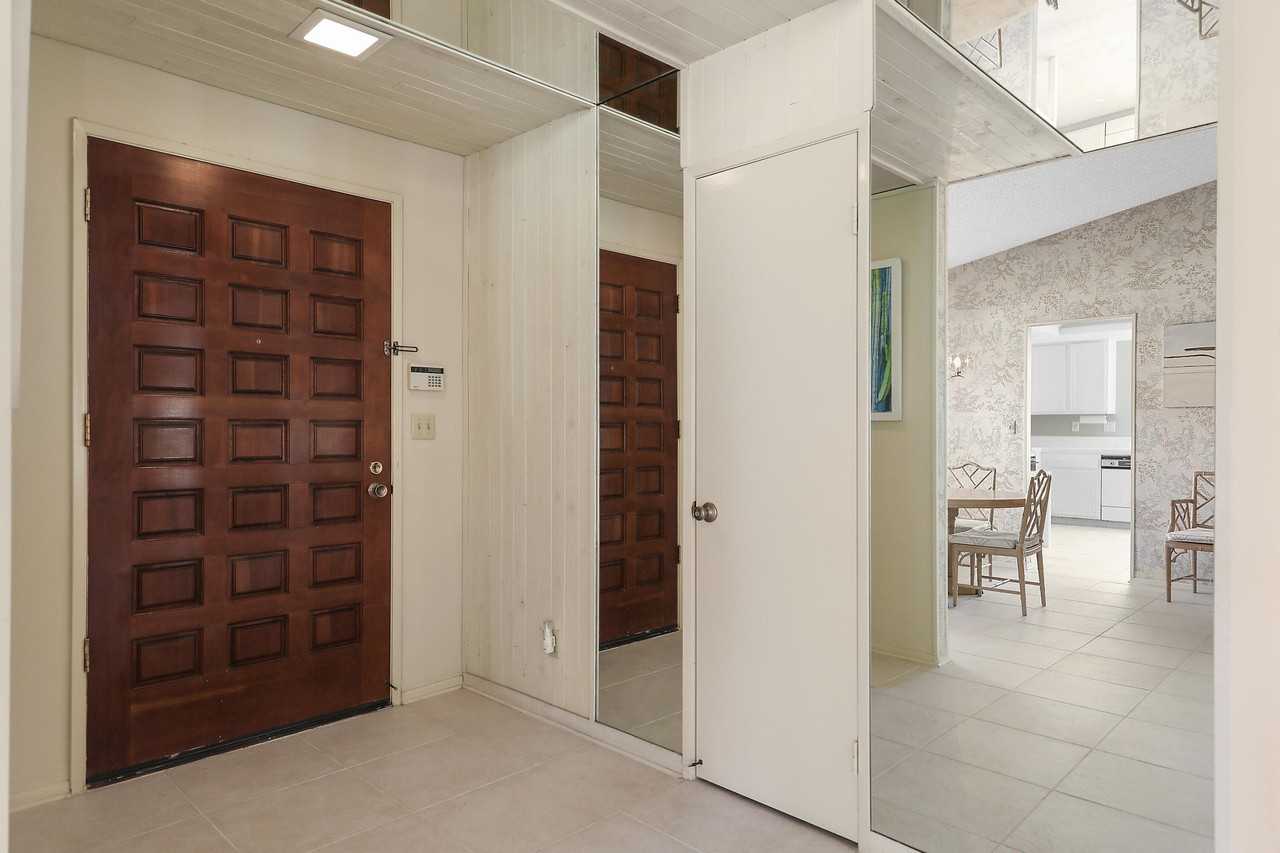 175 Gran Via - Photo 4 of 36