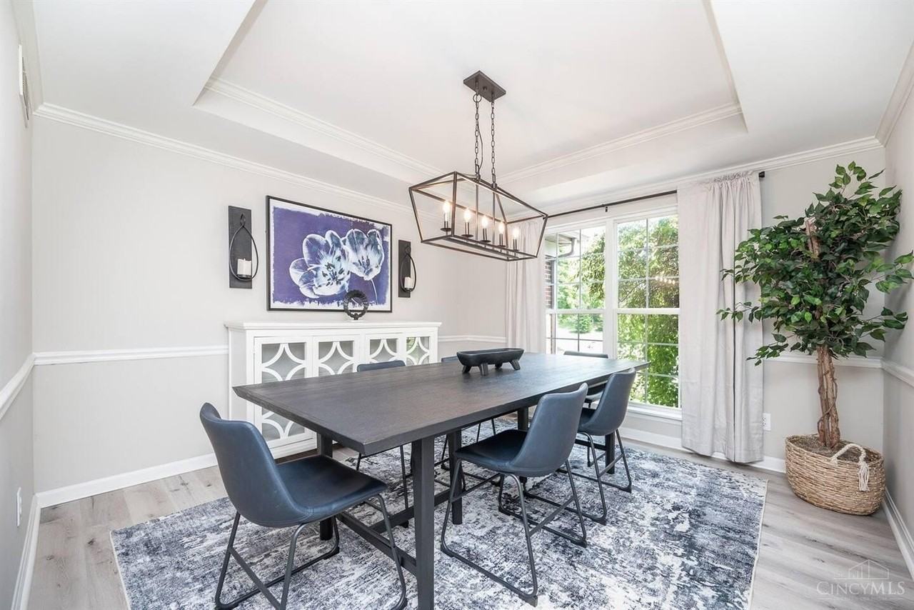 8157 Foxdale Court - Photo 4 of 23