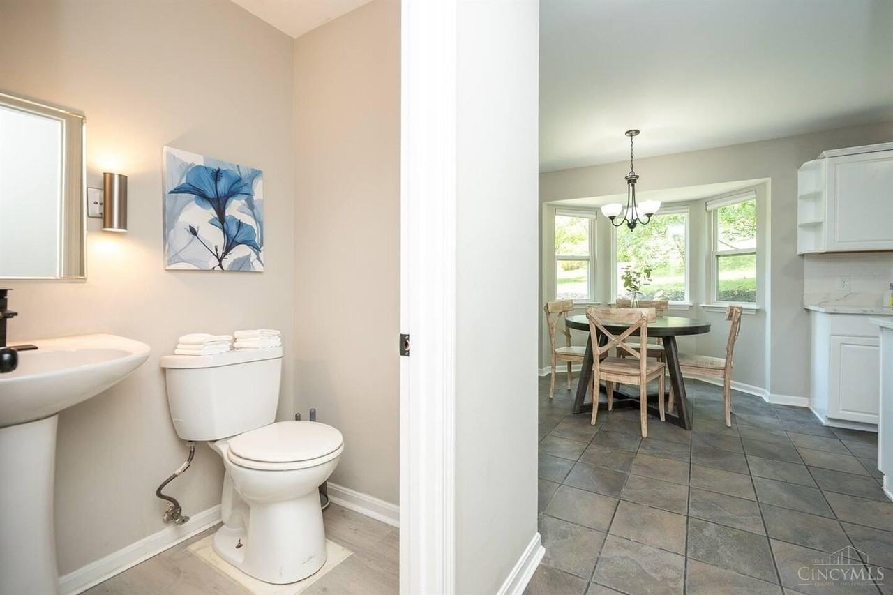 8157 Foxdale Court - Photo 6 of 23