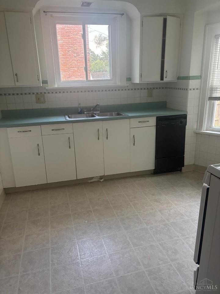 1411 Robinwood Avenue - Photo 6 of 10