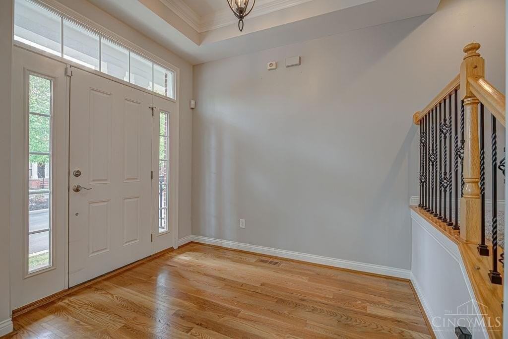 5352 Commonwealth Ave - Photo 3 of 35