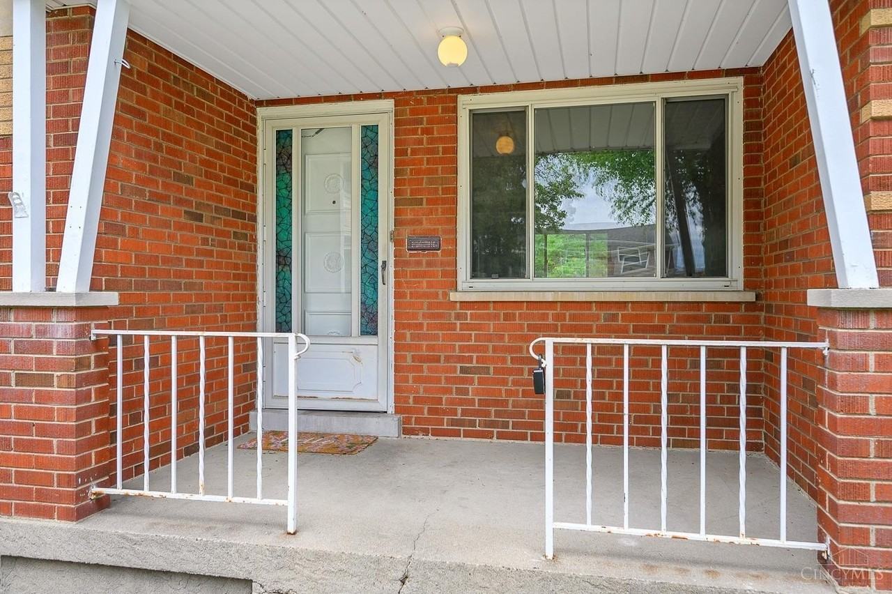 1723 Tuxworth Ave - Photo 4 of 38