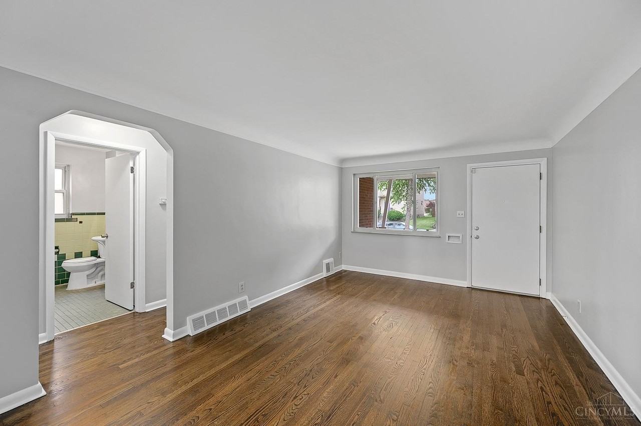 1723 Tuxworth Ave - Photo 7 of 38