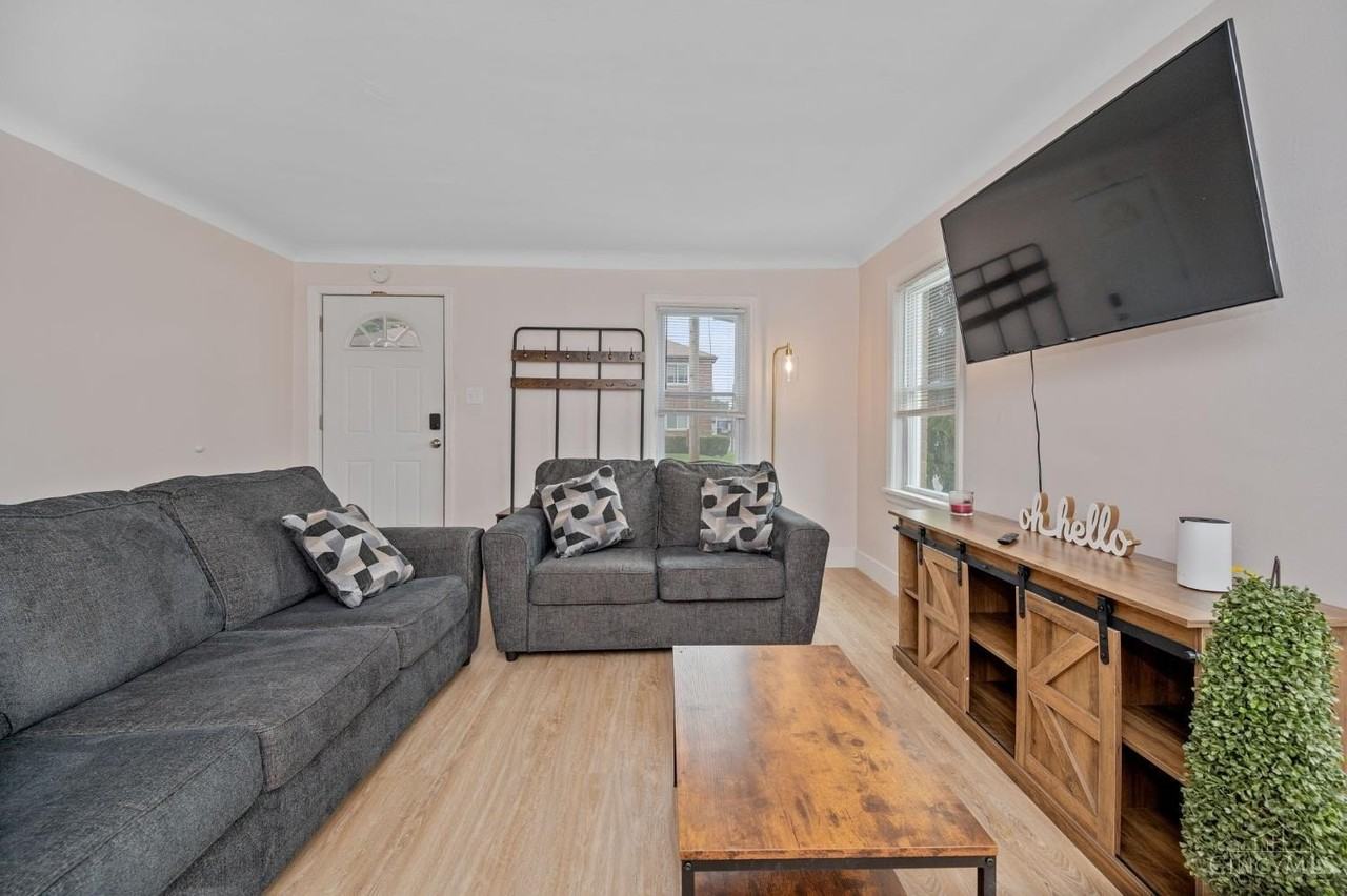 3851 Superior Avenue - Photo 7 of 32