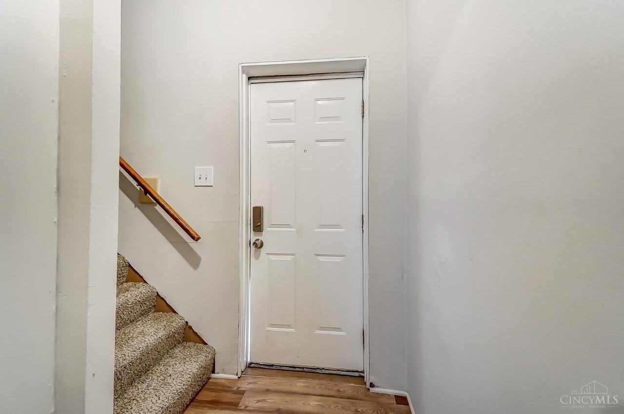 2340 Victor Street - Photo 4 of 38