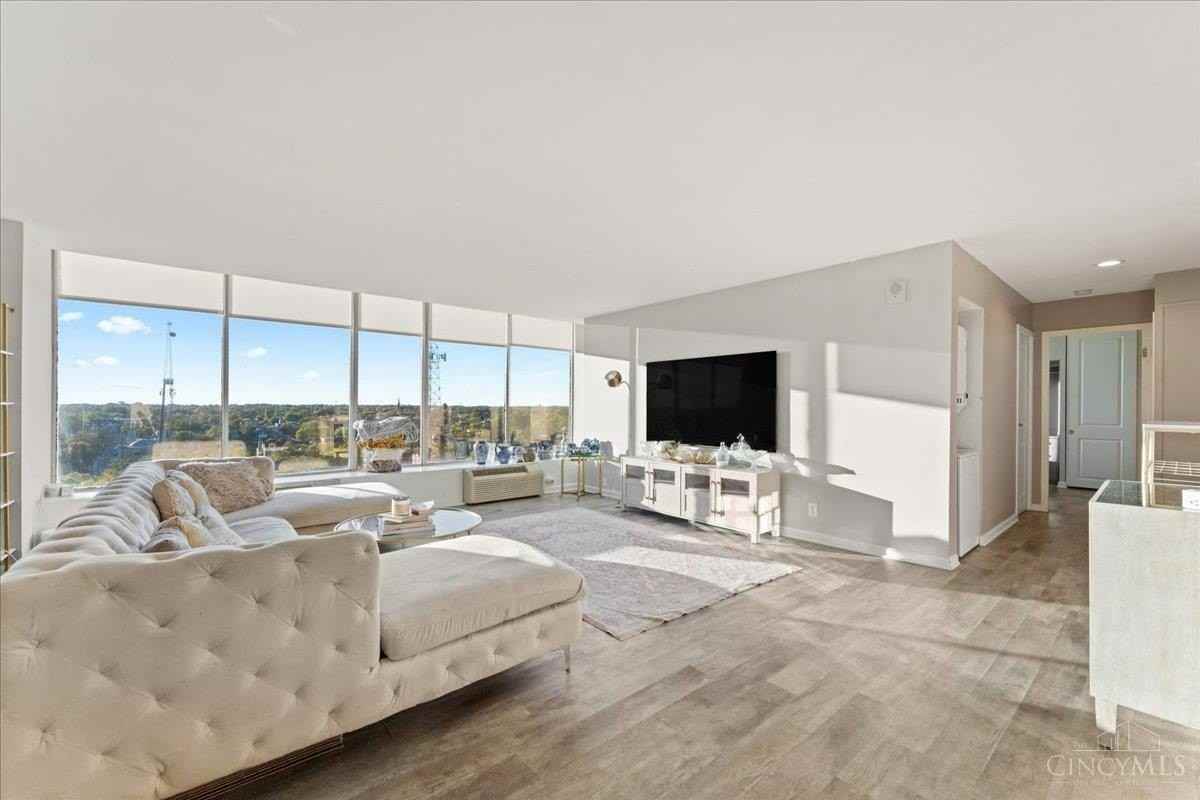 810 Matson Pl Unit 1406 #1406 - Photo 7 of 35