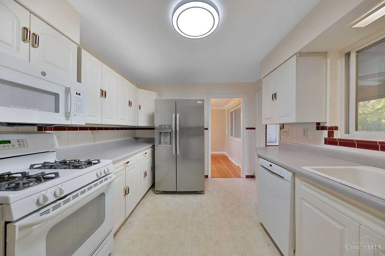 5900 Donjoy Dr - Photo 4 of 25