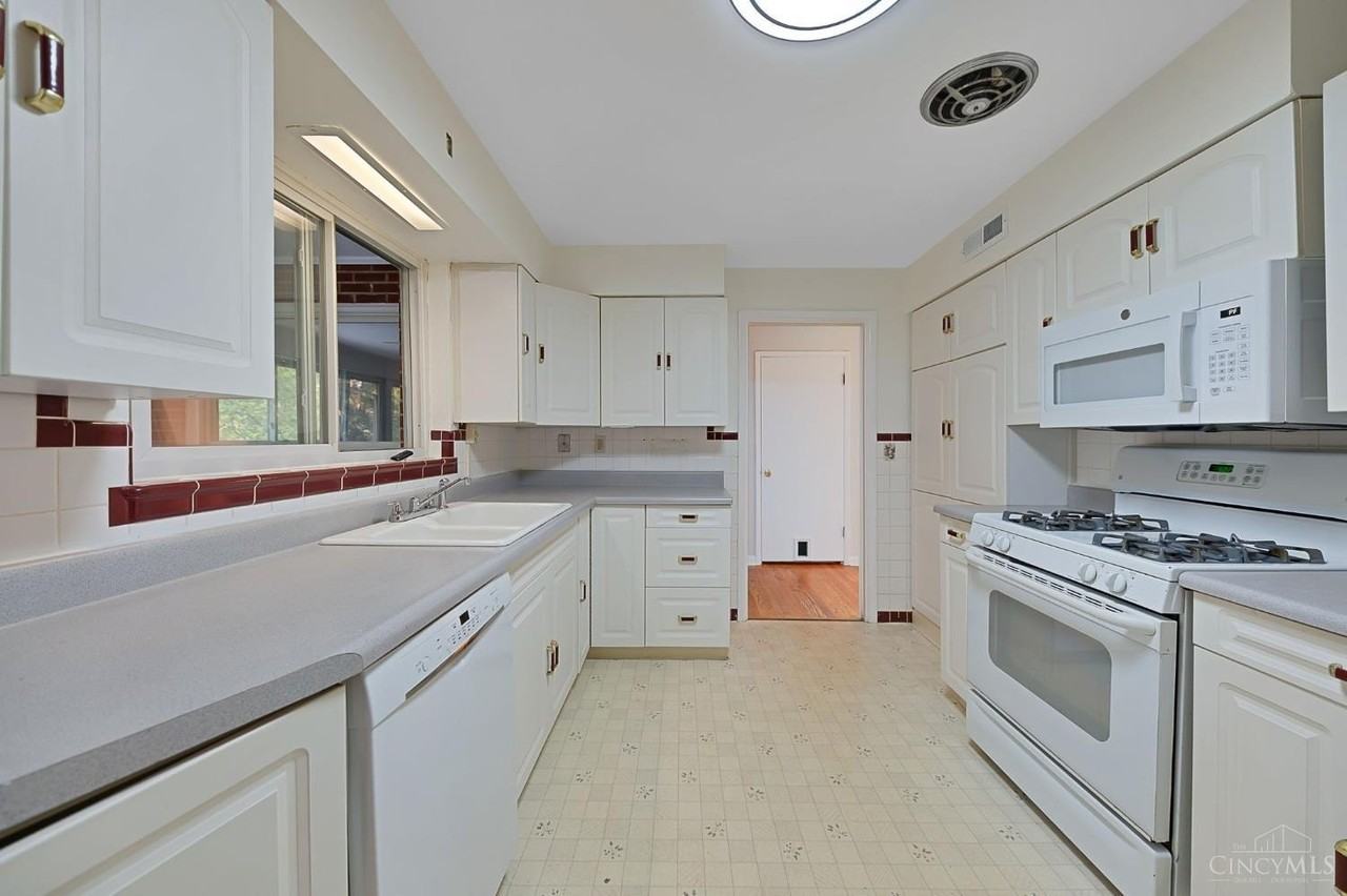 5900 Donjoy Dr - Photo 5 of 25