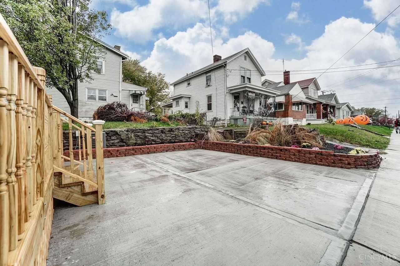 5621 Rolston Ave - Photo 3 of 30