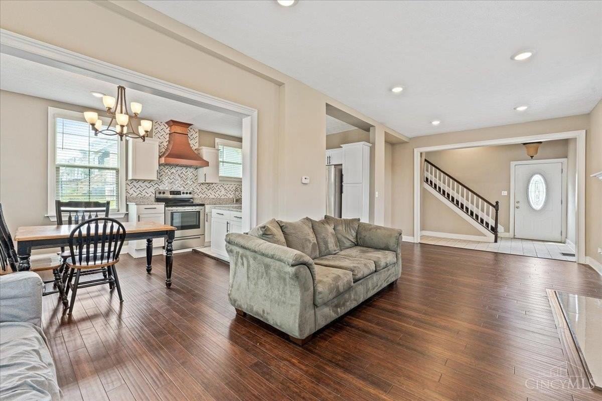 5621 Rolston Ave - Photo 6 of 30