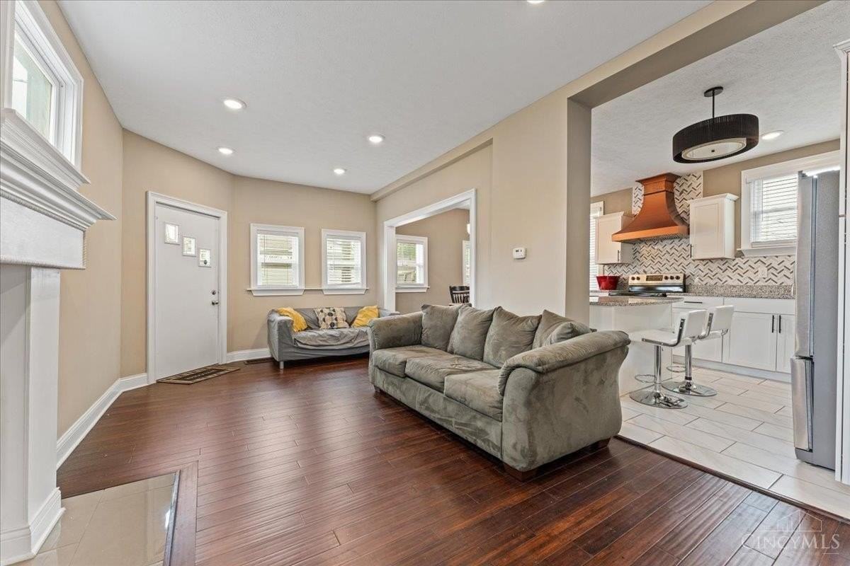 5621 Rolston Ave - Photo 7 of 30