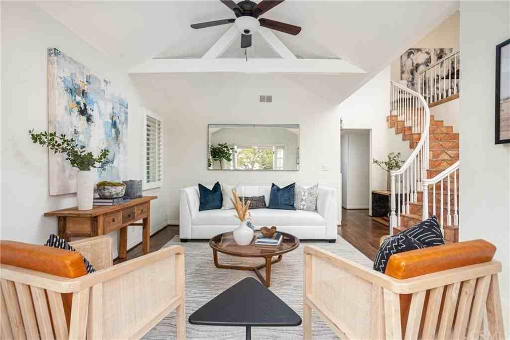 509 Goldenrod Ave #A - Photo 3 of 19