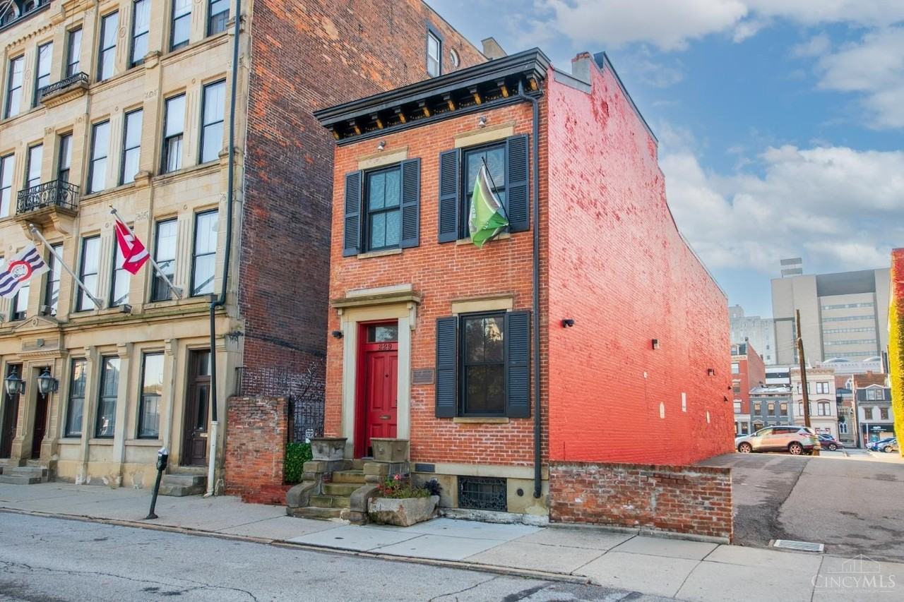 229 W Court St - Photo 4 of 50