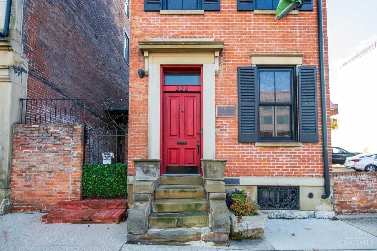 229 W Court St - Photo 5 of 50