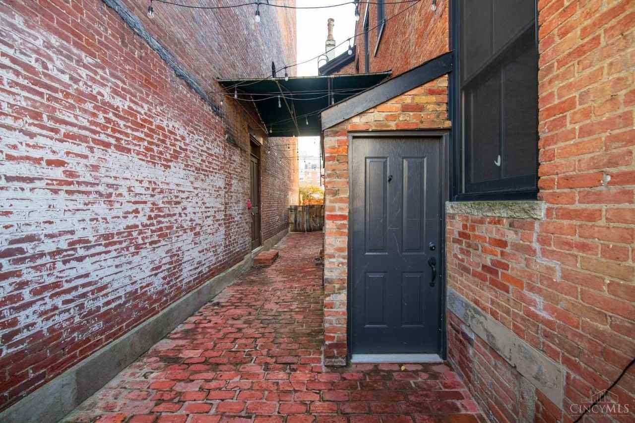 229 W Court St - Photo 7 of 50