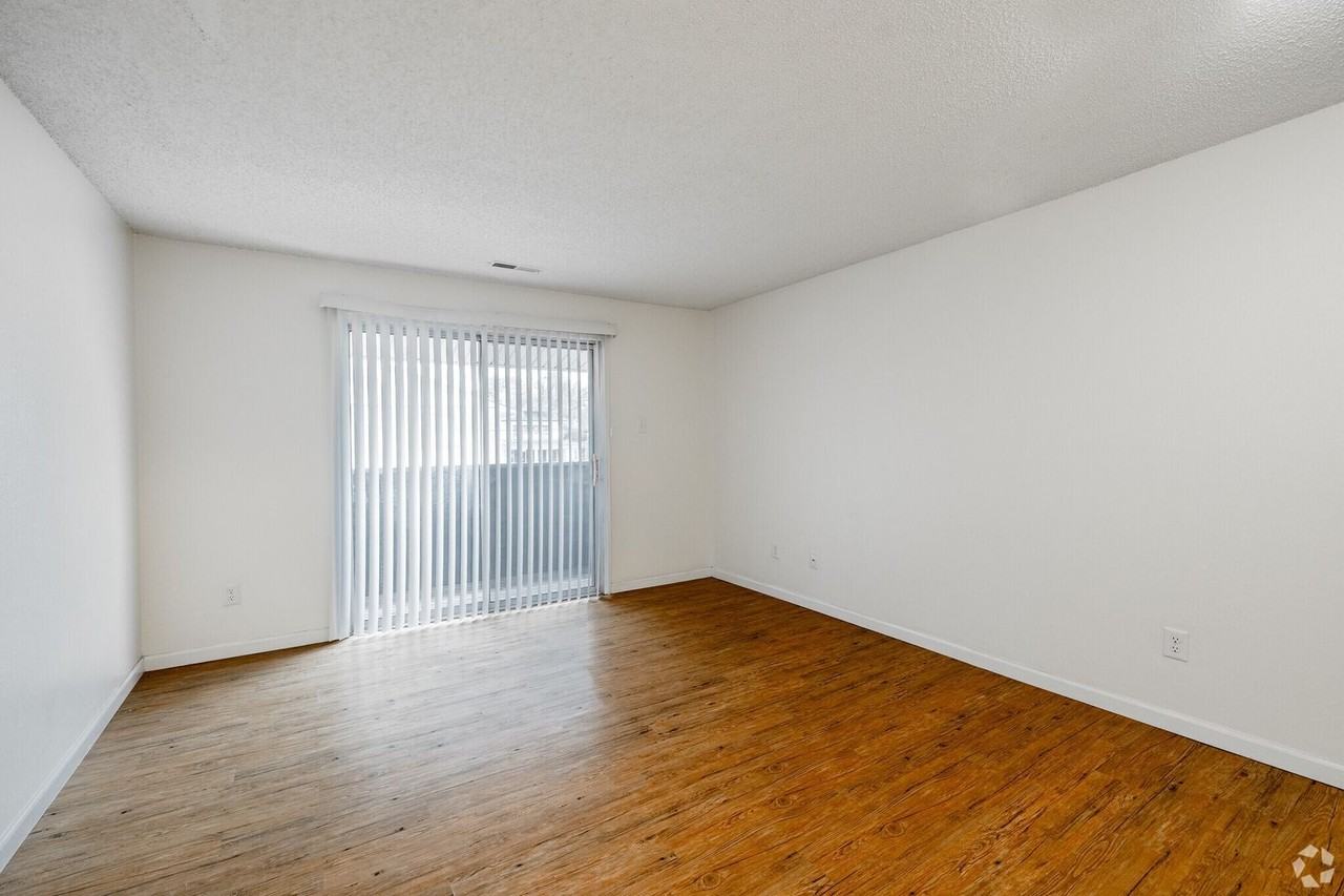 Super cute and Spacious Two - Photo 5 of 13