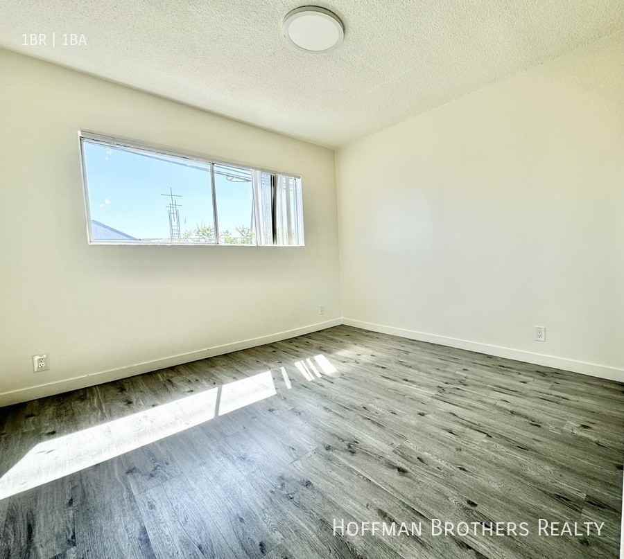 510 W 87th Property - Photo 5 of 8